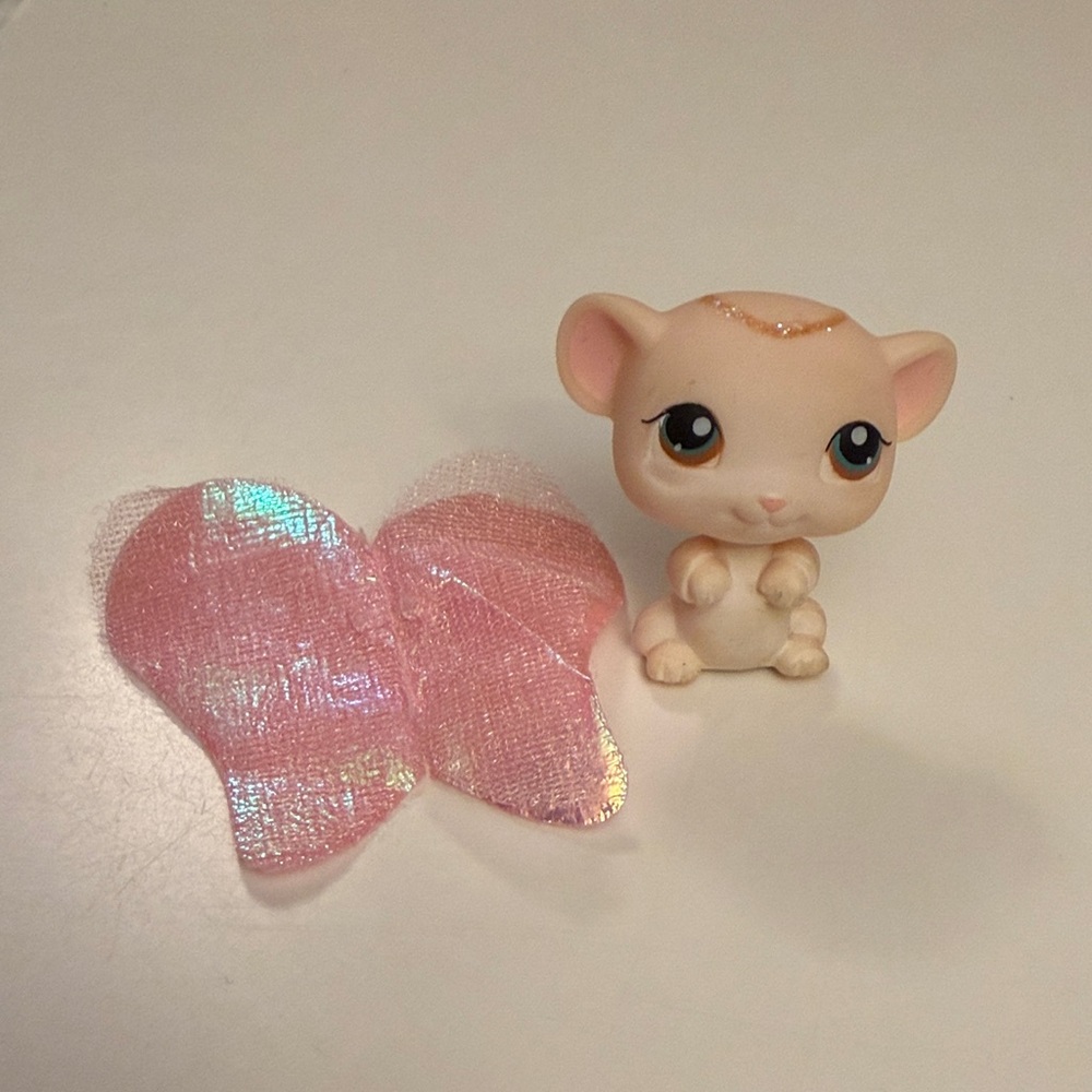 Littlest Pet Shop (LPS) Mouse with Pink Wings and Glitter Halo #429
